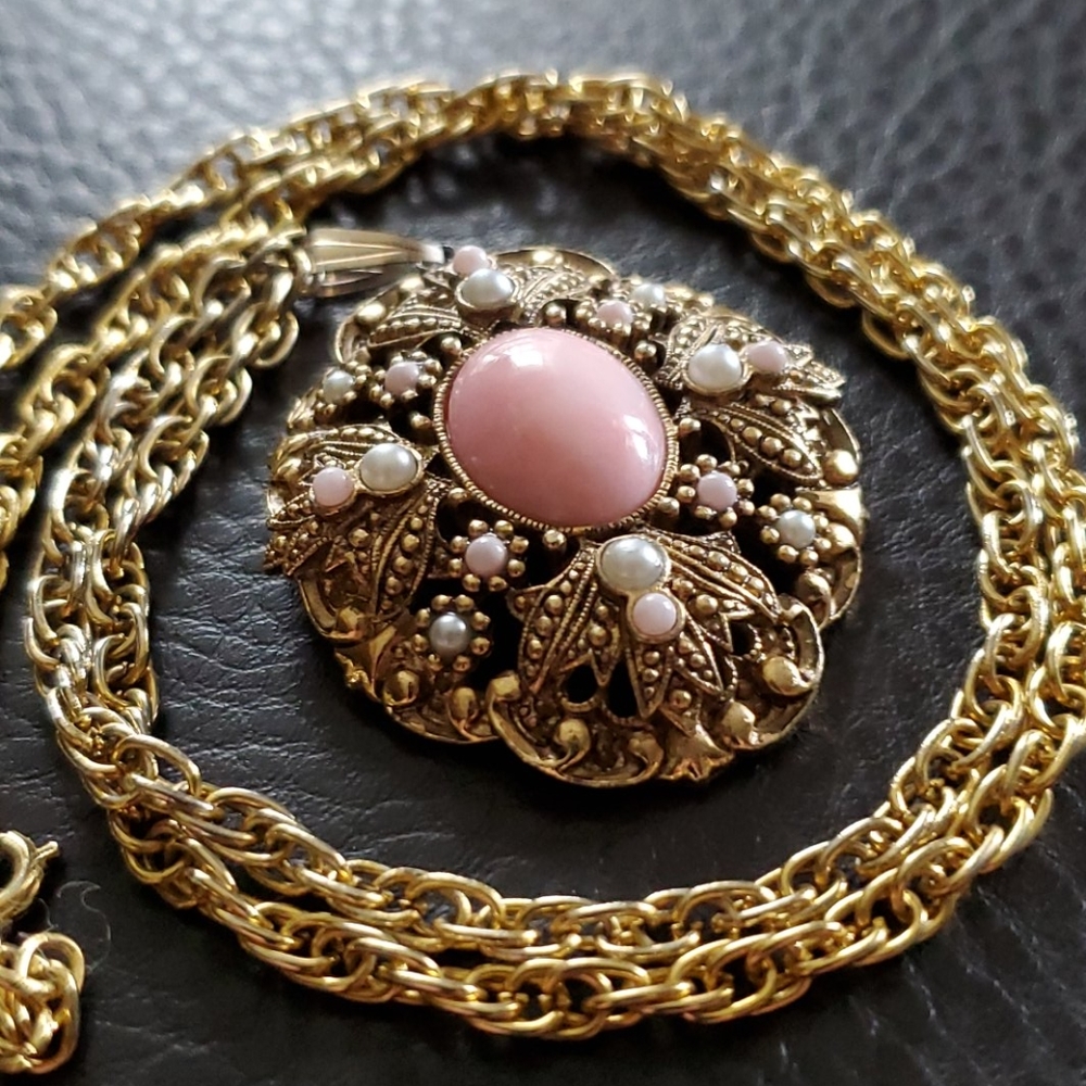 VTG Avon Cabochon Necklace (as seen in The Love Witch)